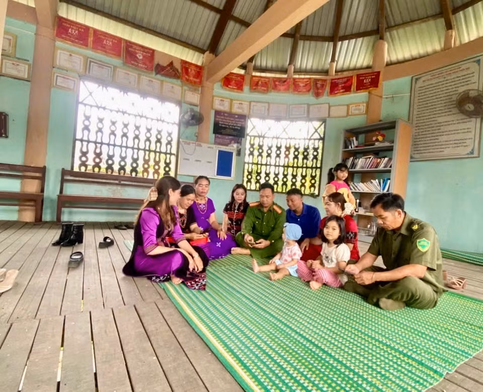 Công an xã giúp dân tích hợp tài khoản an sinh xã hội trên VNeiD -0