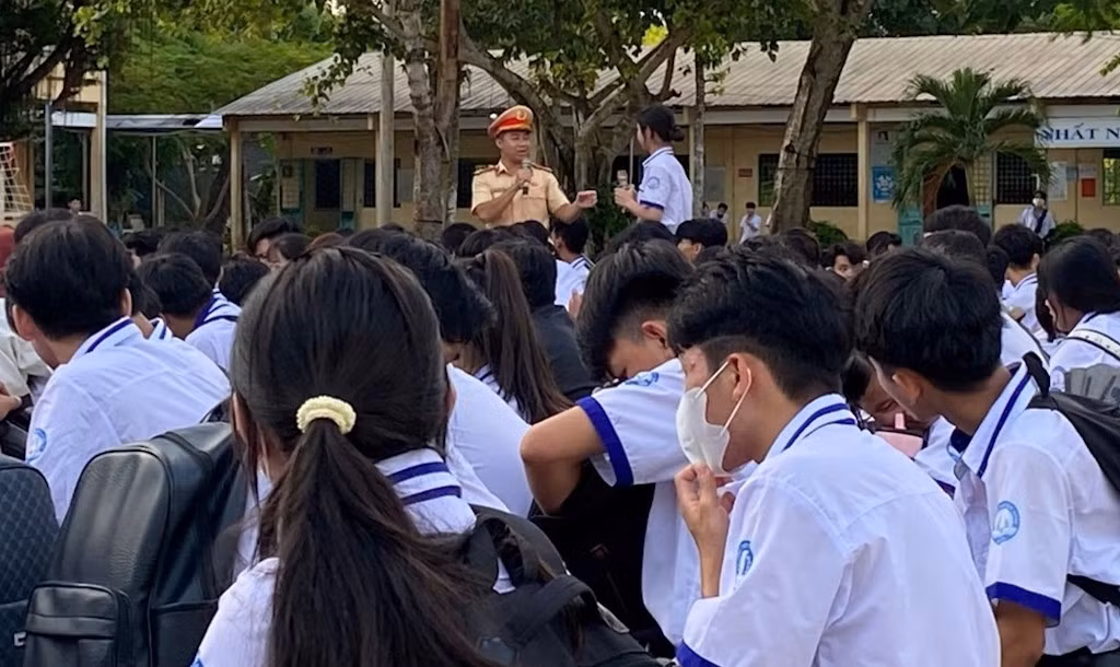 Cảnh báo phát sinh tội phạm từ việc ứng xử khi tham gia giao thông -0