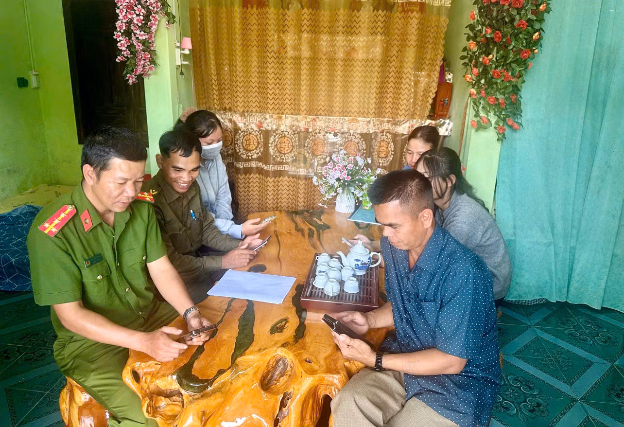 Công an xã giúp dân tích hợp tài khoản an sinh xã hội trên VNeiD -0