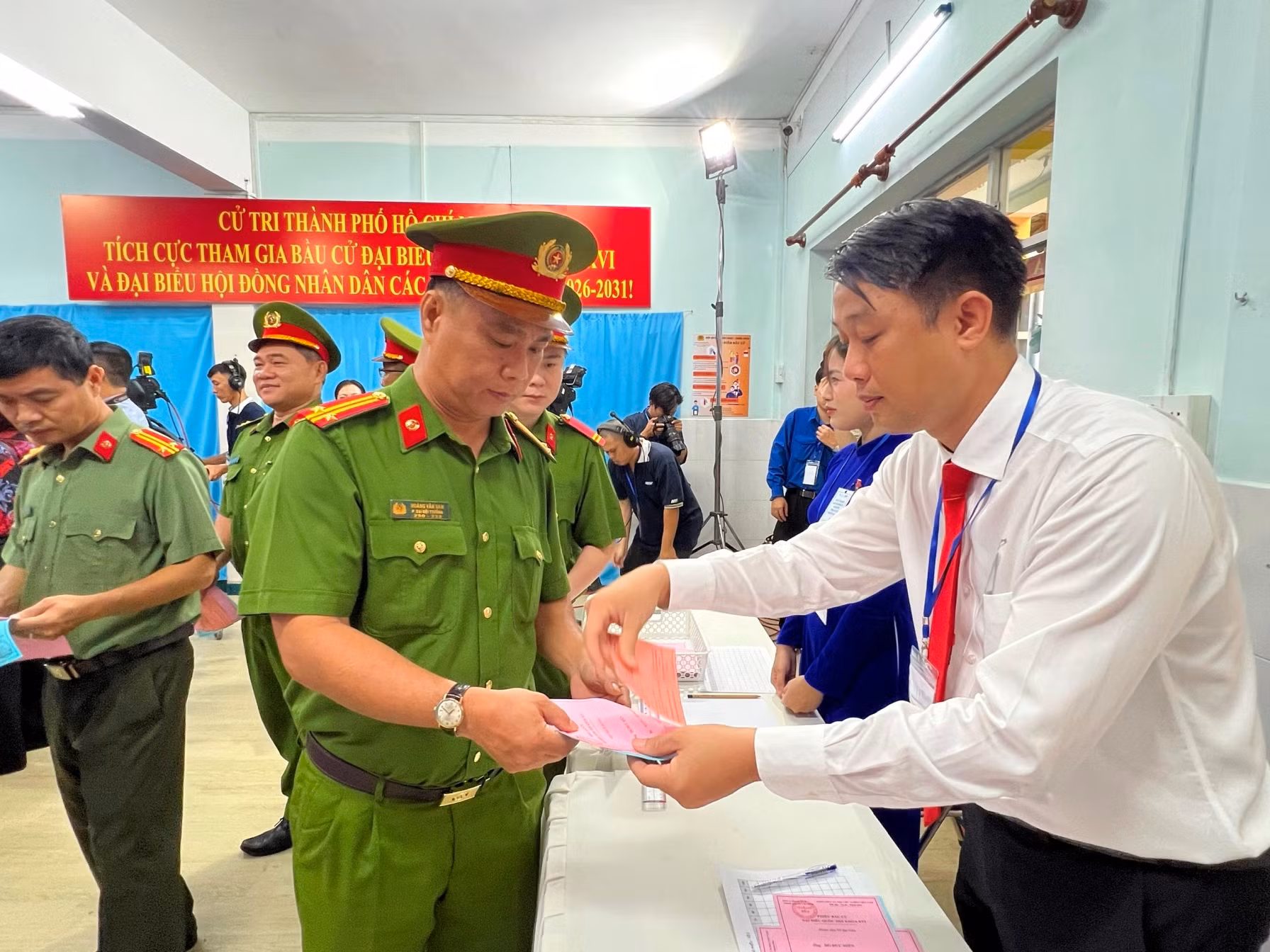 Cử tri TP Hồ Chí Minh nô nức tham gia bầu cử -0