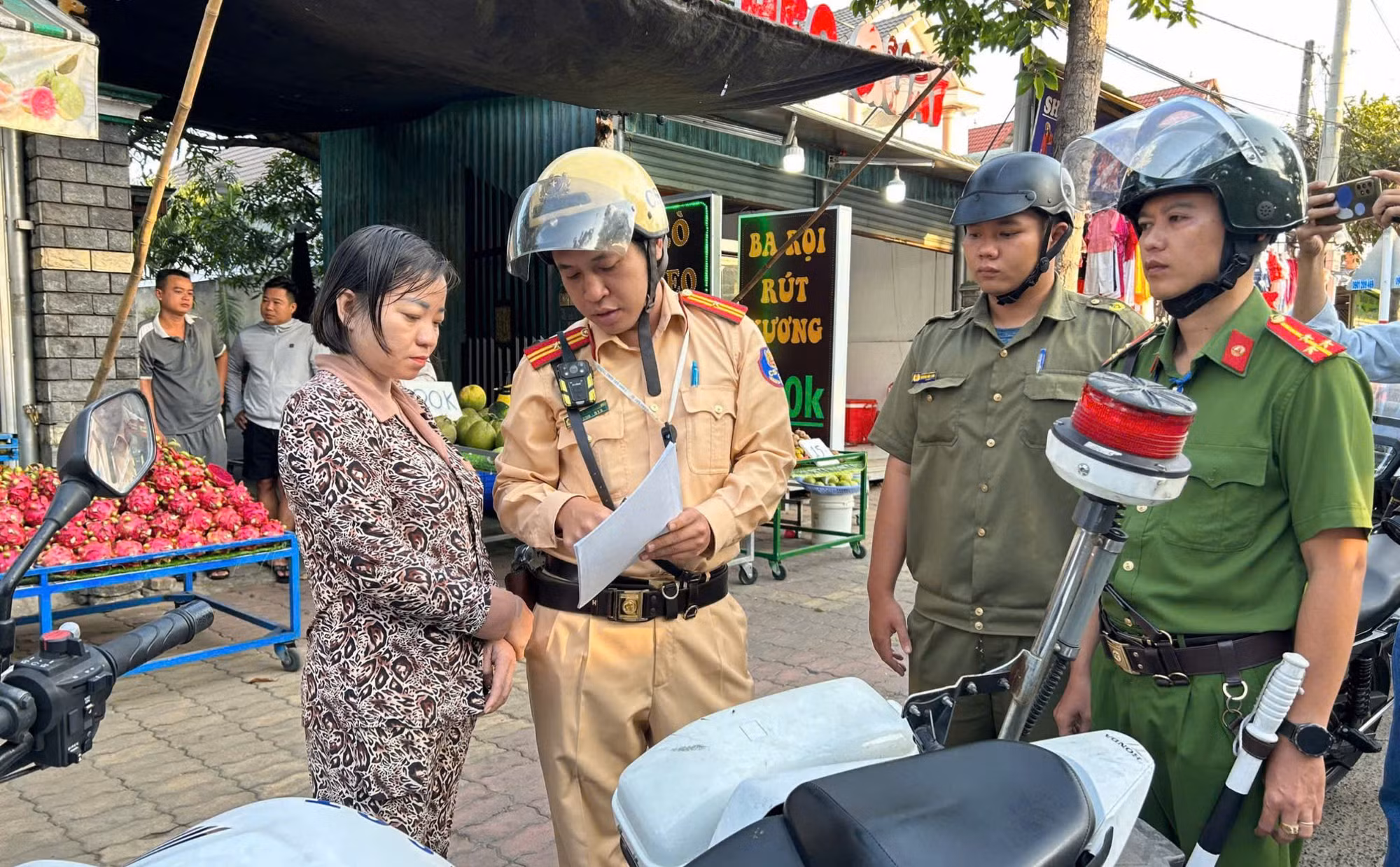 TP Hồ Chí Minh: Tai nạn giao thông tiếp tục giảm, “điểm đen” không còn -0