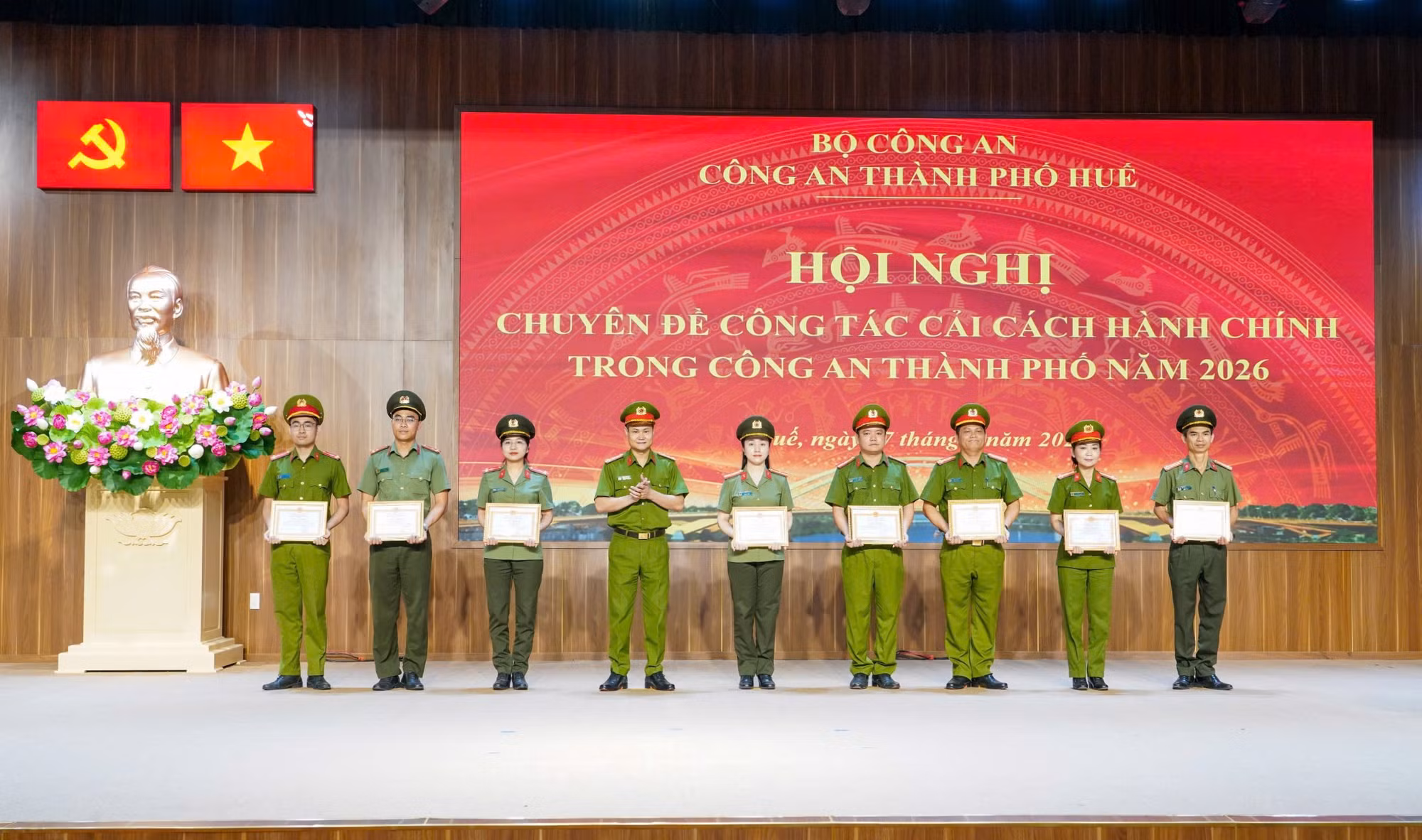 Công an TP Huế tăng cường cải cách hành chính, nâng cao hiệu quả phục vụ nhân dân -0