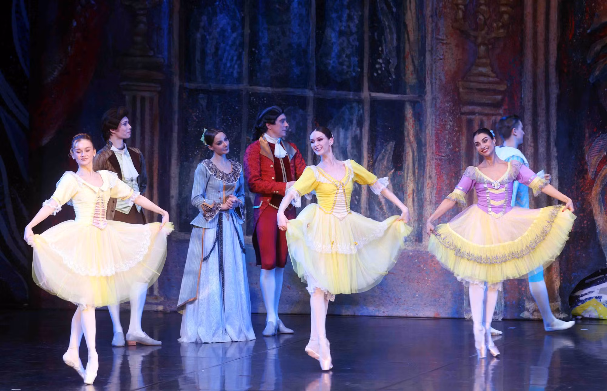 Nghệ sĩ Nga thăng hoa trên sân khấu Nhà hát Hồ Gươm cùng ballet “Kẹp hạt dẻ” -0