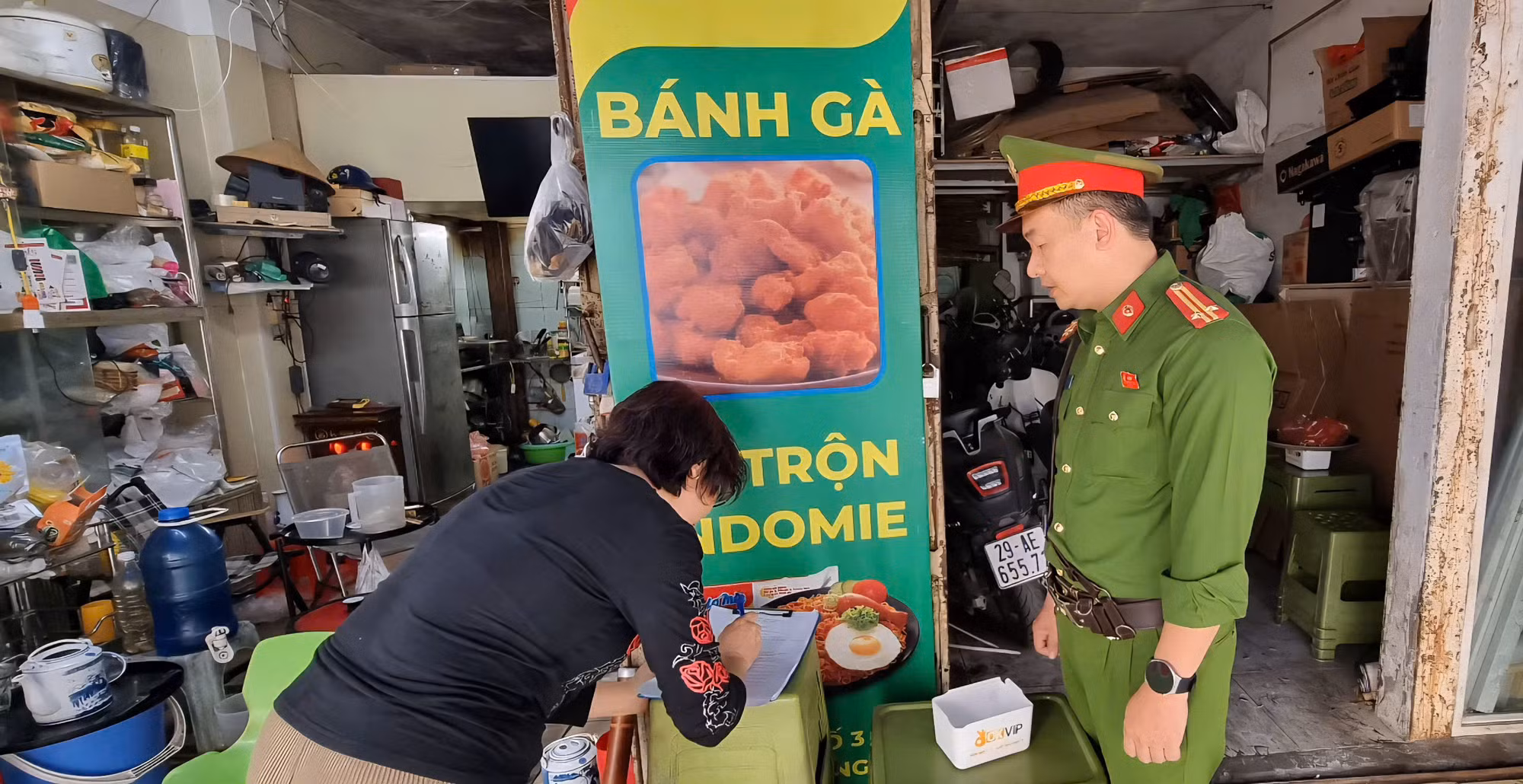 Hà Nội: Điểm trông giữ xe tự phát quanh trường học có tiếp tay cho vi phạm? -0