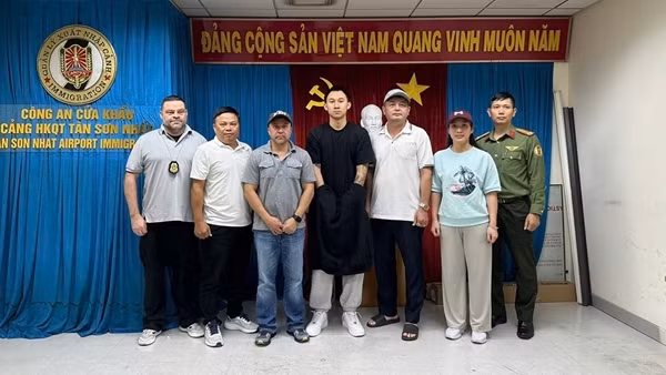 Cảnh sát Việt Nam bắt 2 đối tượng truy nã theo đề nghị của Hoa Kỳ và Trung Quốc
