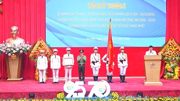 Đoàn Thanh niên Bộ Công an đón nhận Huân chương Bảo vệ Tổ quốc hạng Nhất