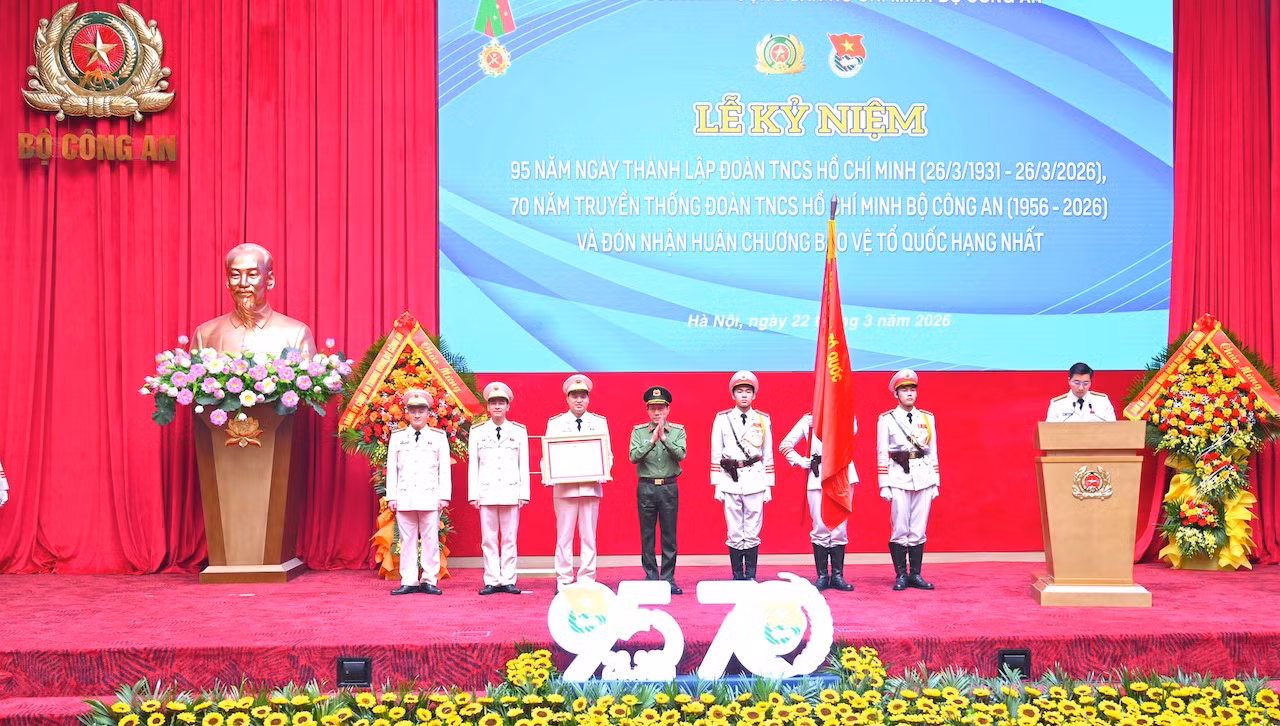 Đoàn Thanh niên Bộ Công an đón nhận Huân chương Bảo vệ Tổ quốc hạng Nhất -0