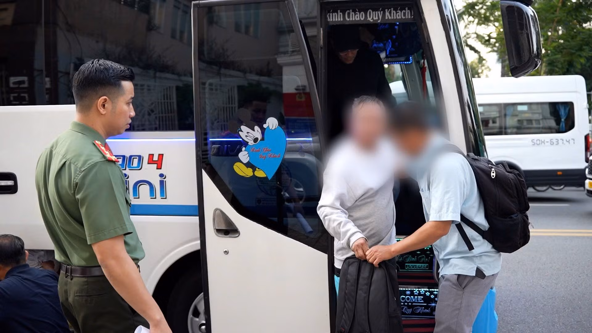 Công an TP Hồ Chí Minh tiếp nhận công dân bị trục xuất từ Hoa Kỳ -1