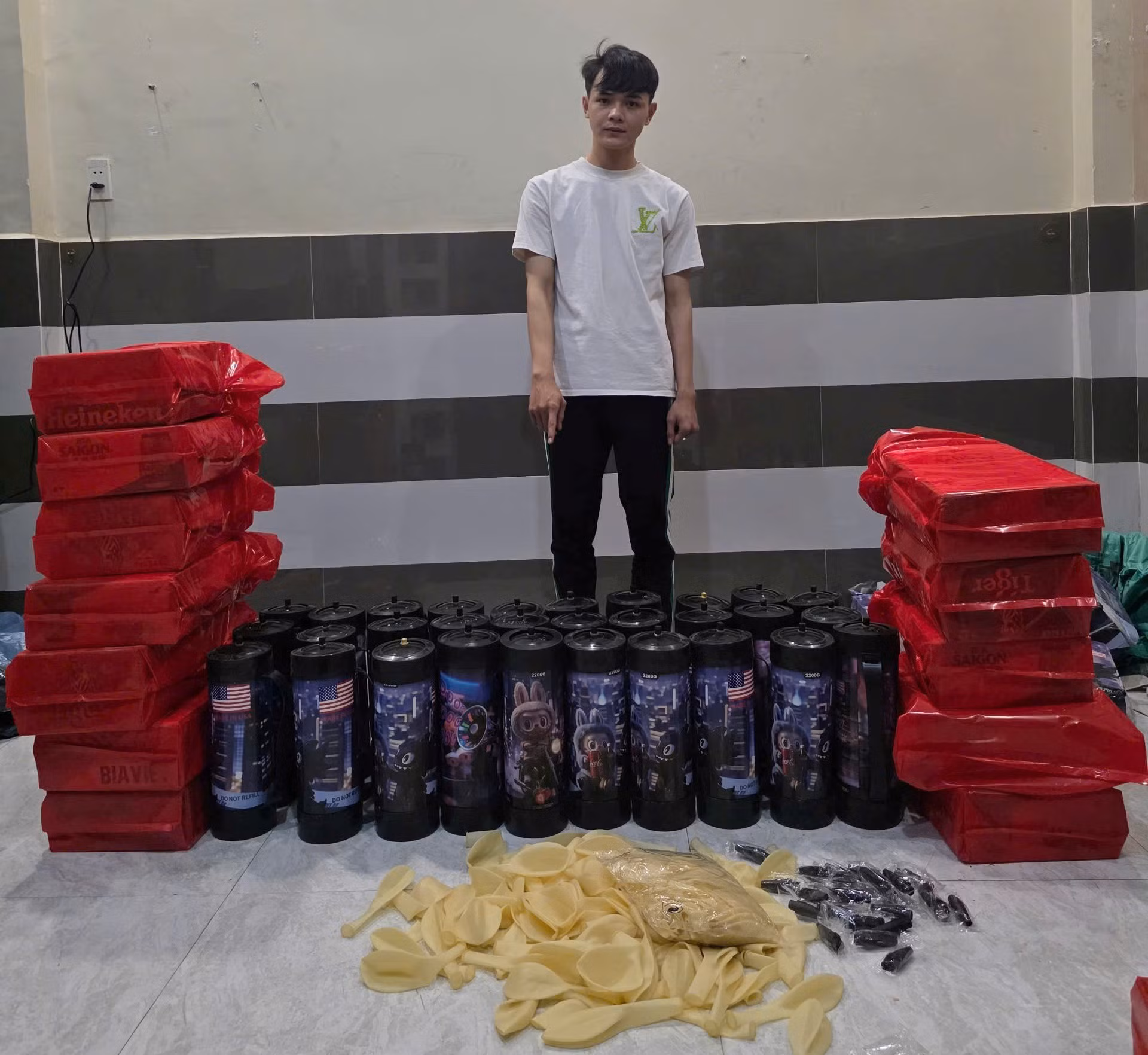 Triệt phá đường dây mua bán “khí cười”, với số tiền giao dịch hơn 10 tỷ đồng -0