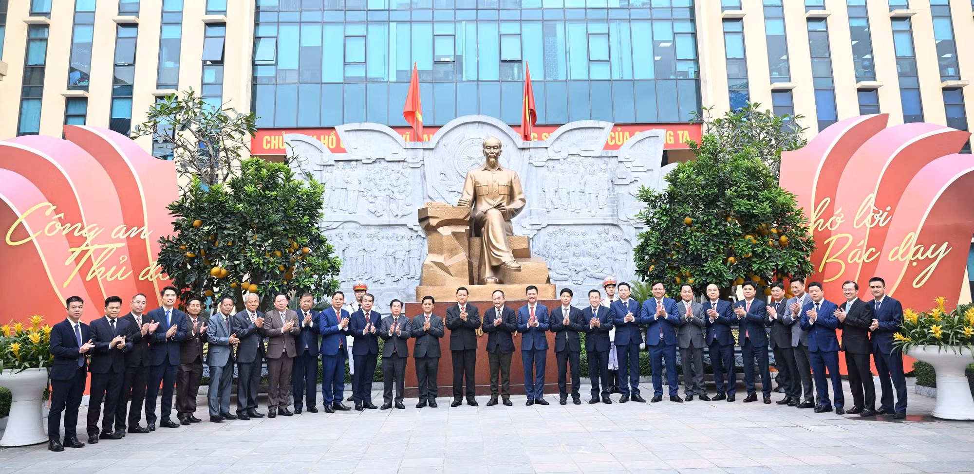 Đoàn đại biểu cấp cao Bộ Công an Lào thăm và làm việc với Công an thành phố Hà Nội -0