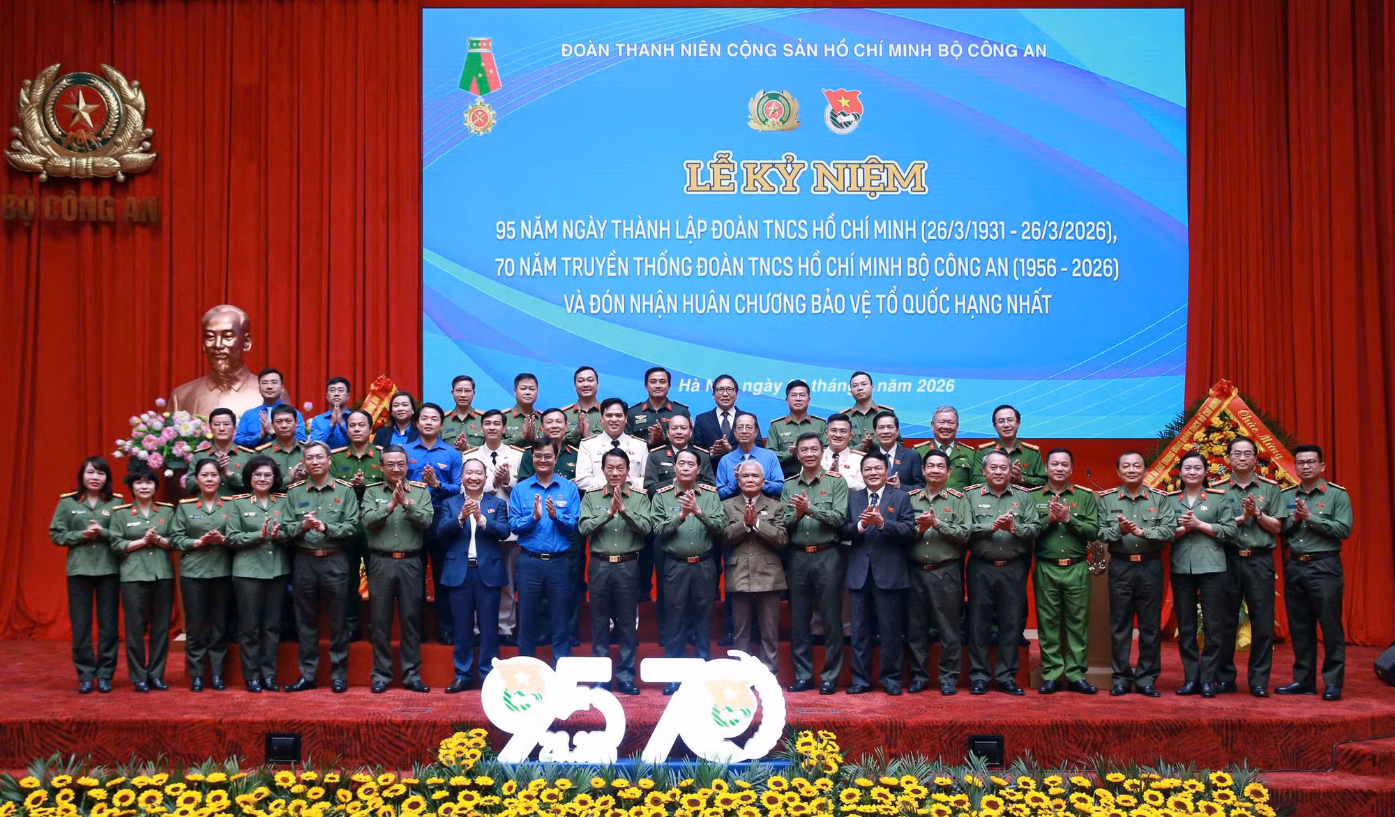 Đoàn Thanh niên Bộ Công an đón nhận Huân chương Bảo vệ Tổ quốc hạng Nhất -0