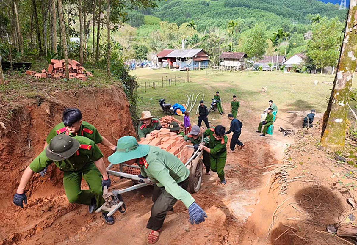 tuoi tre cong an xay nha.jpg -0