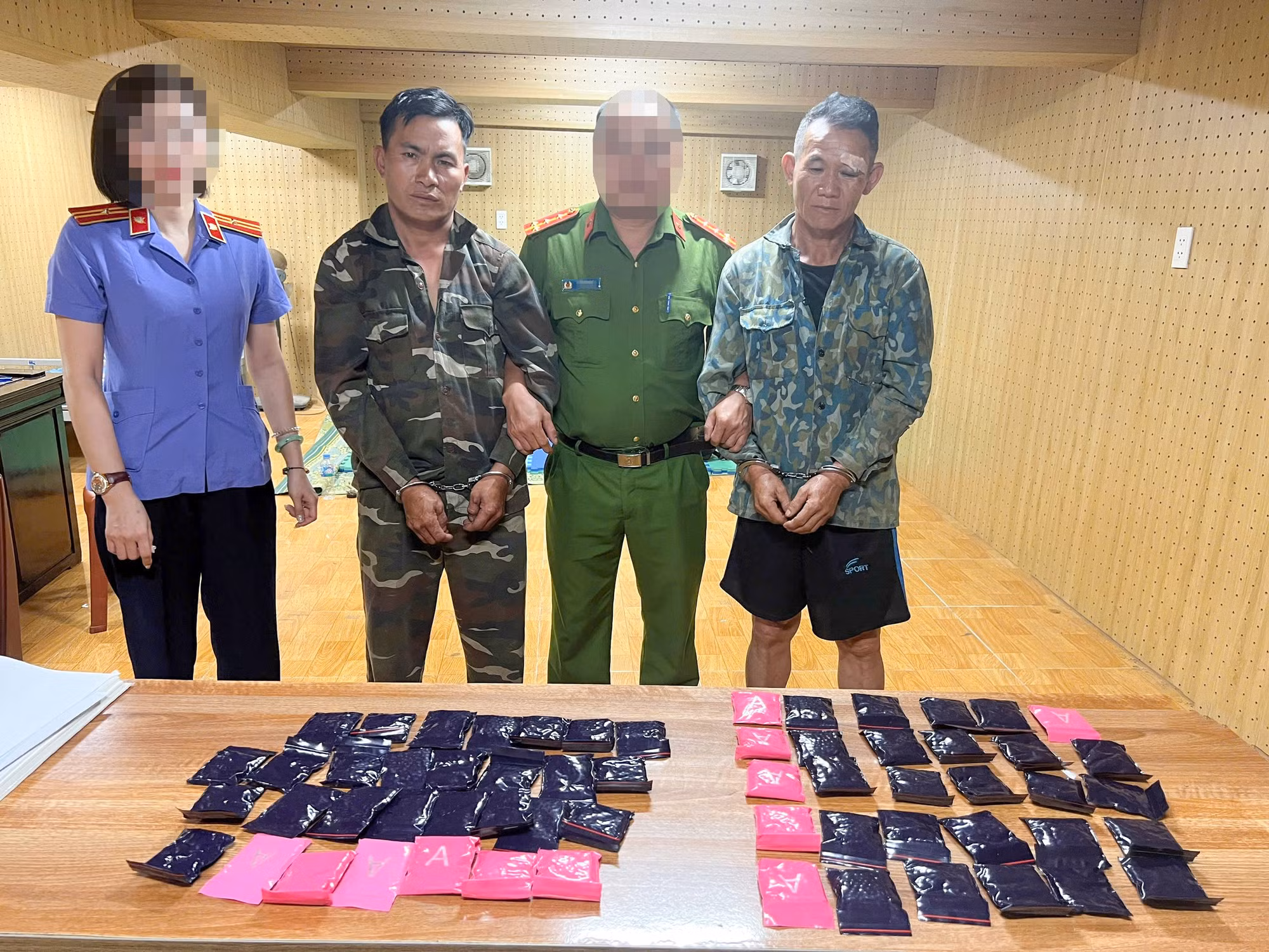 Phá chuyên án ma túy, bắt giữ hai đối tượng cùng hơn 12.000 viên ma túy tổng hợp -0