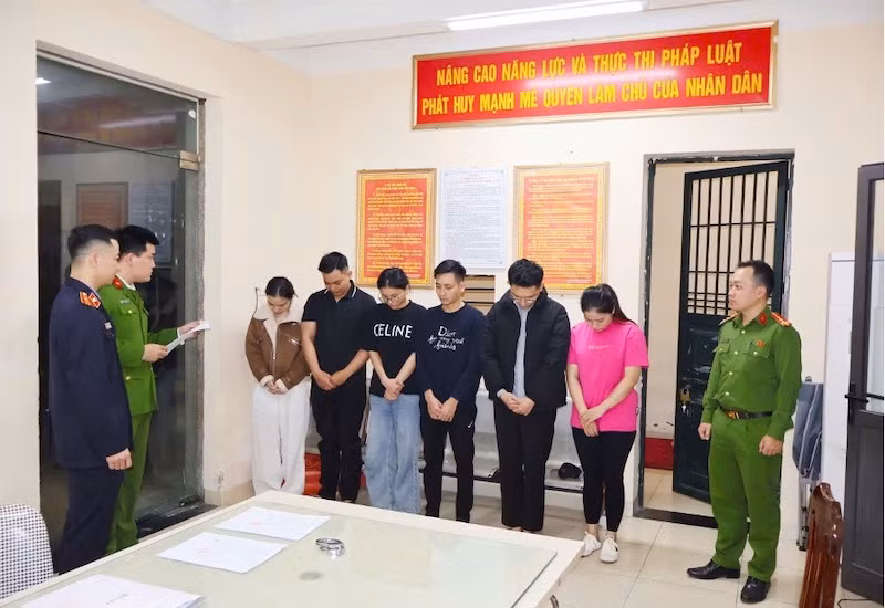 Viện thẩm mỹ quốc tế Vera sử dụng nước muối sinh lý tiêm cho khách nhằm trục lợi -0