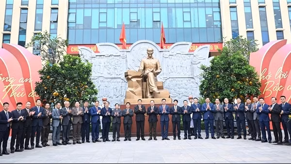 Đoàn đại biểu cấp cao Bộ Công an Lào thăm và làm việc với Công an TP Hà Nội