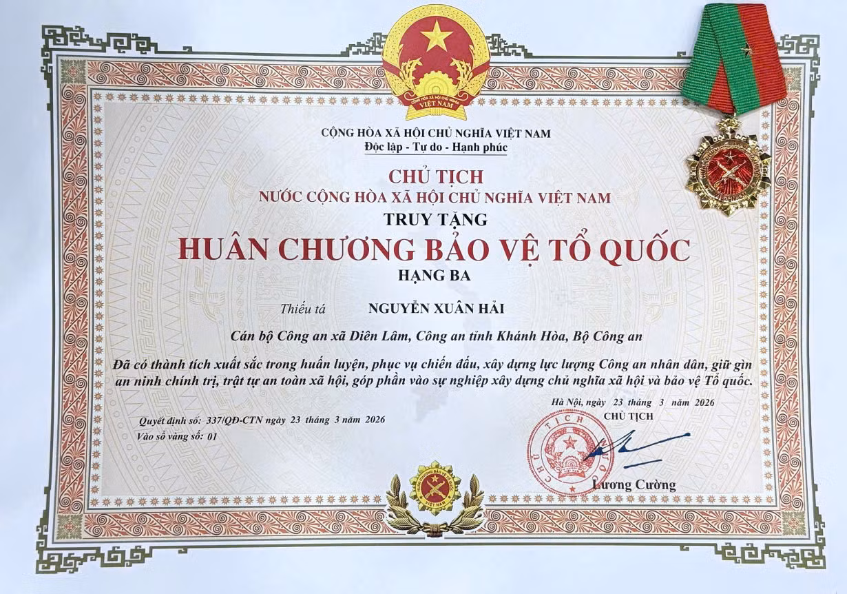 Truy tặng Huân chương Bảo vệ Tổ quốc hạng Ba đối với Thiếu tá Nguyễn Xuân Hải -0