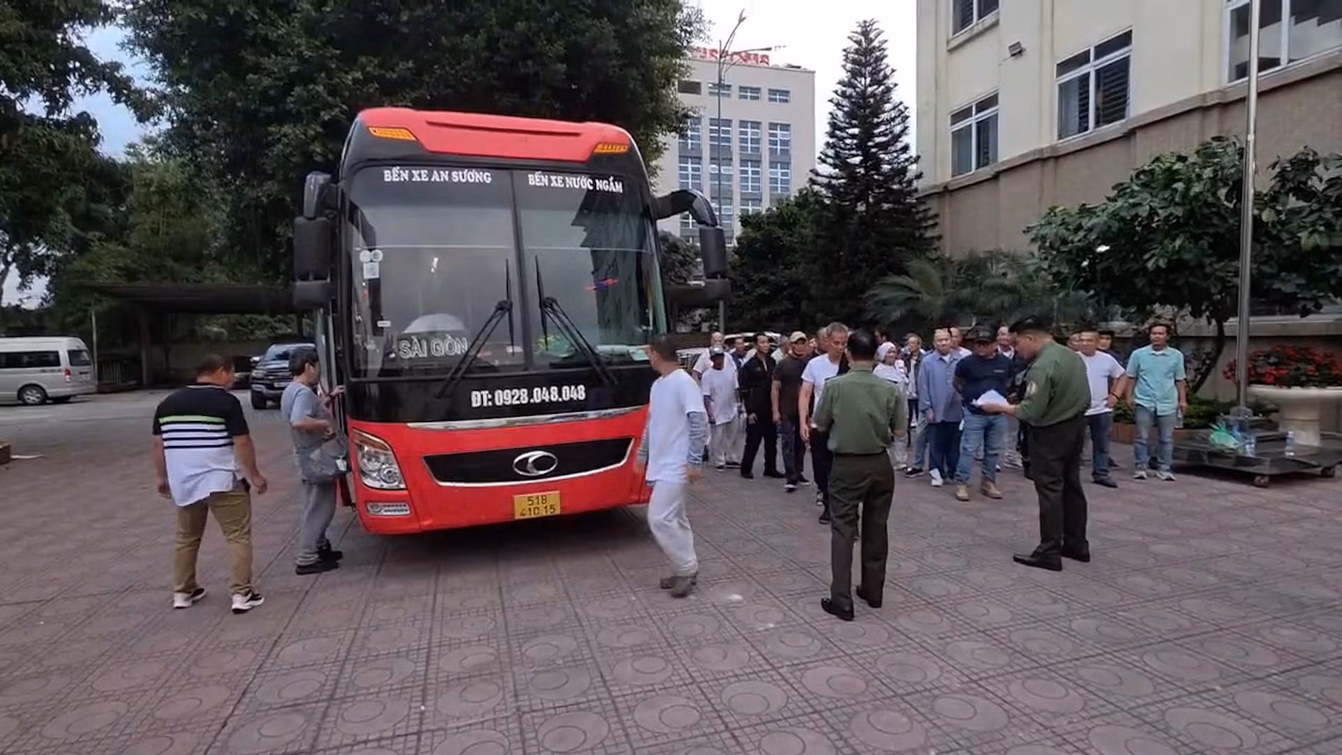Công an TP Hồ Chí Minh tiếp nhận công dân bị trục xuất từ Hoa Kỳ -0