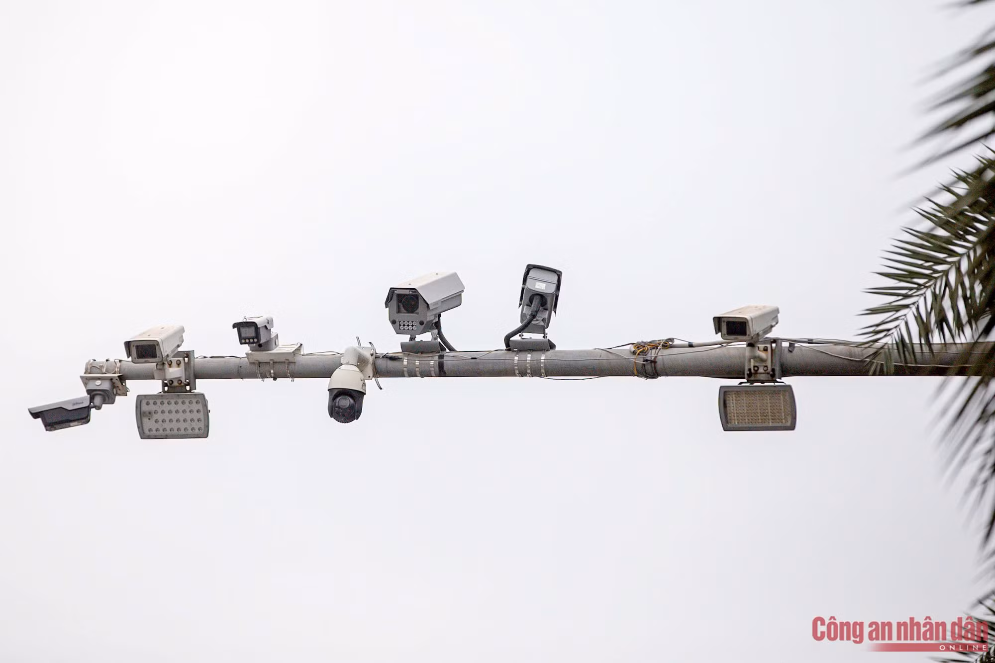 Camera AI - “mắt thần” siết chặt kỷ cương giao thông và trật tự đô thị ở Thủ đô -0