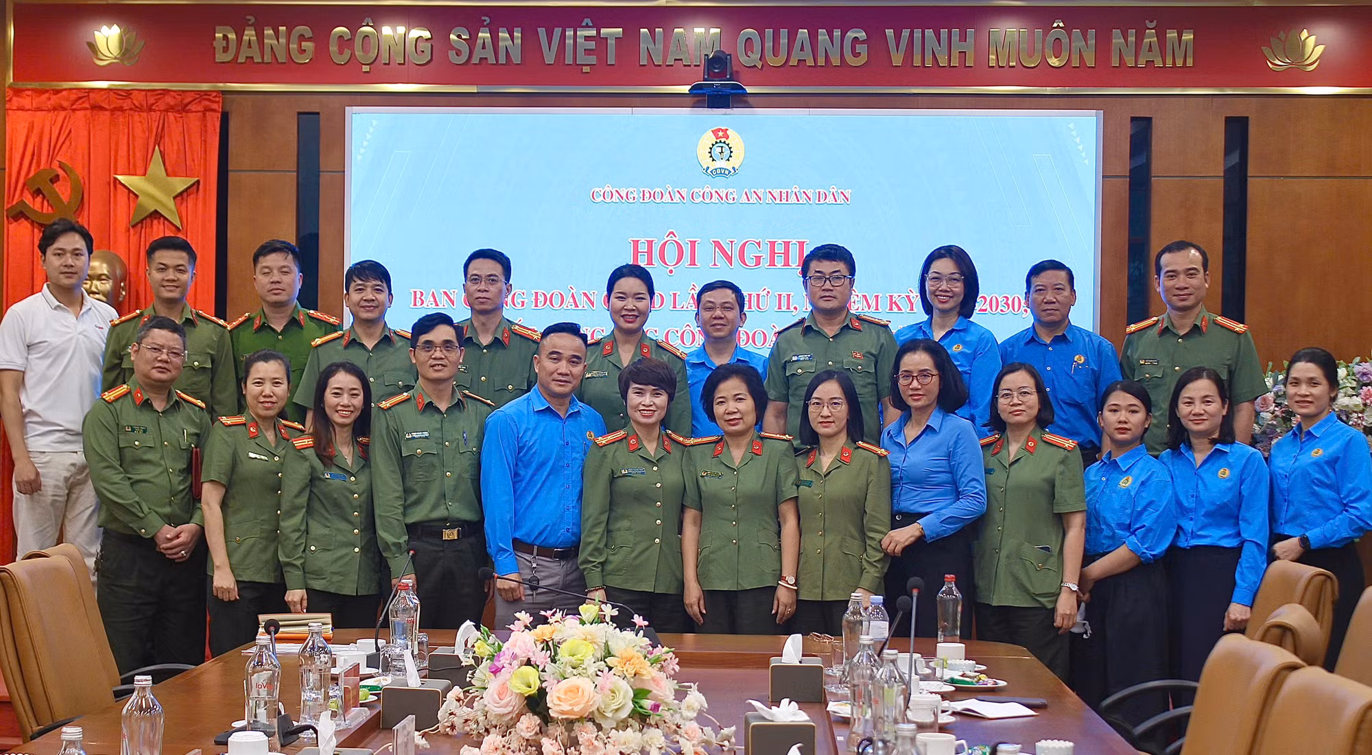 Gần 25 ngàn đoàn viên công đoàn, người lao động trong CAND được chăm lo trong dịp Tết Nguyên đán Bính Ngọ -0