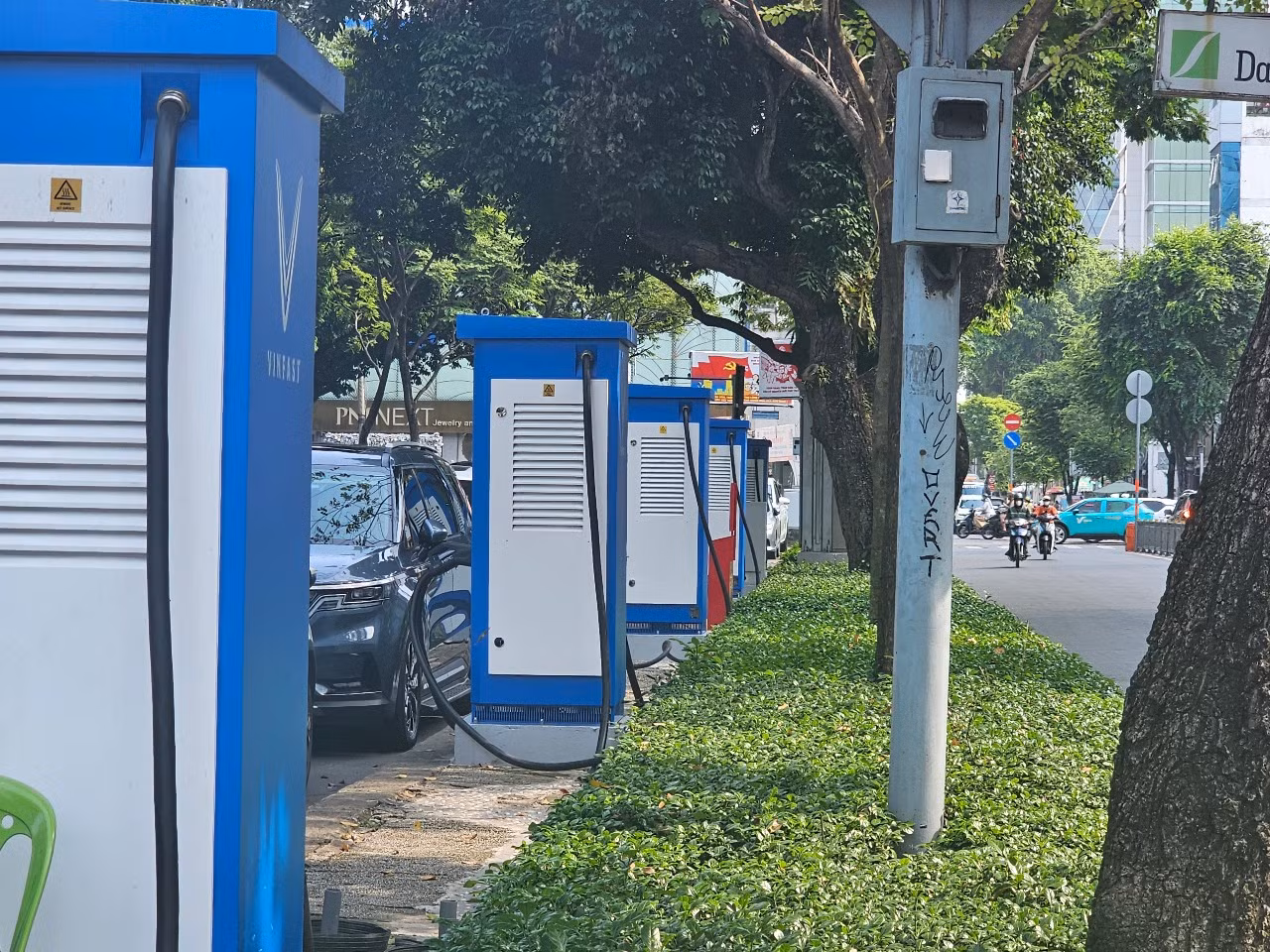 Khuyến khích phát triển trạm sạc cần đi kèm chế tài về giá dịch vụ -0