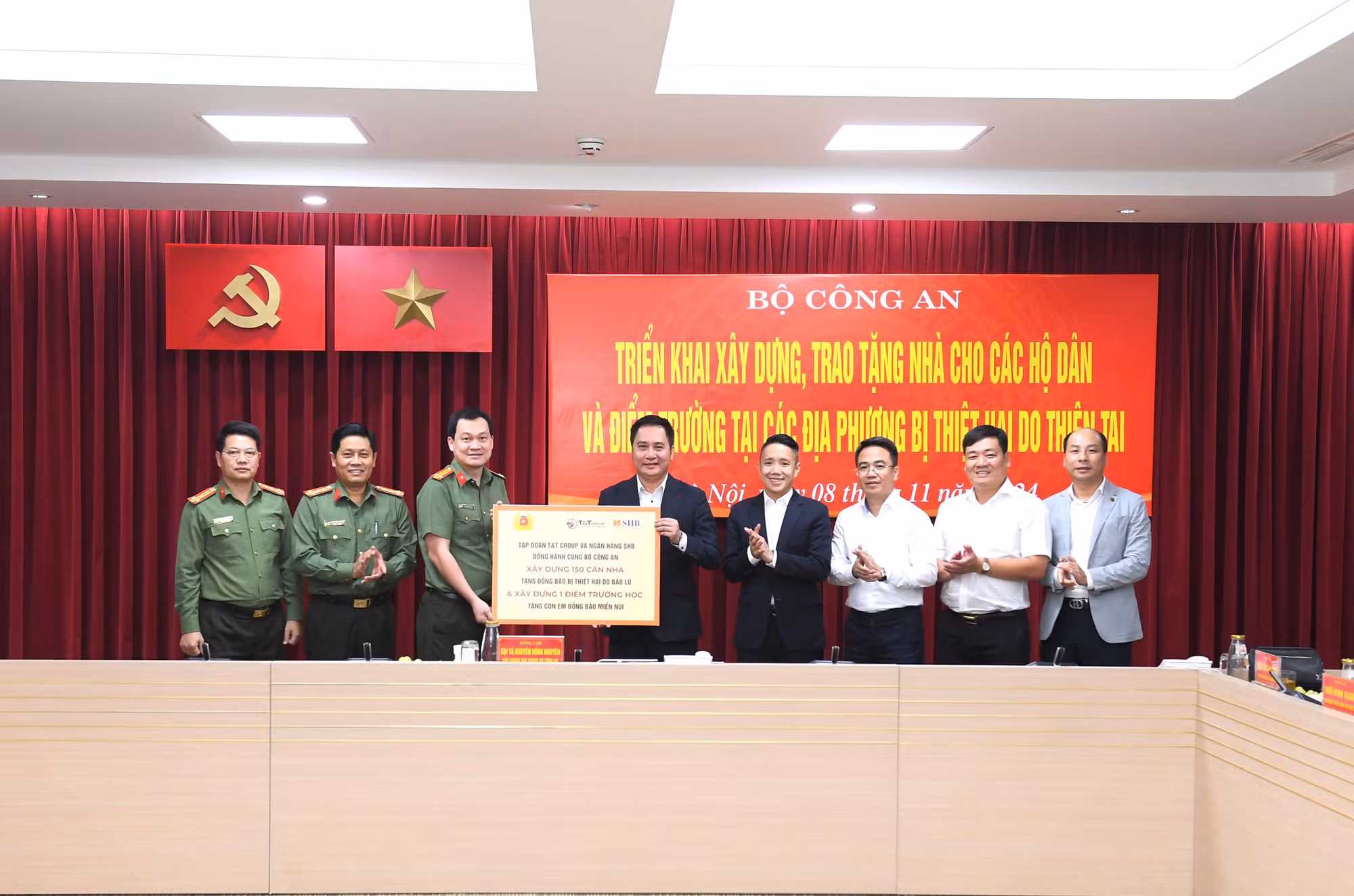 Trao tặng nhà cho các hộ dân và điểm trường tại các địa phương bị thiệt hại do thiên tai -0