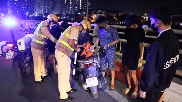 Ngăn chặn triệt để thanh, thiếu niên tụ tập gây mất an toàn giao thông