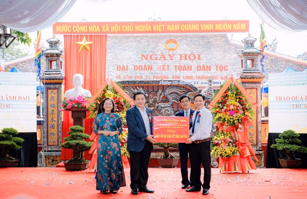 Ủy viên Bộ Chính trị Nguyễn Xuân Thắng tham dự Ngày hội Đại đoàn kết tại Huế -0
