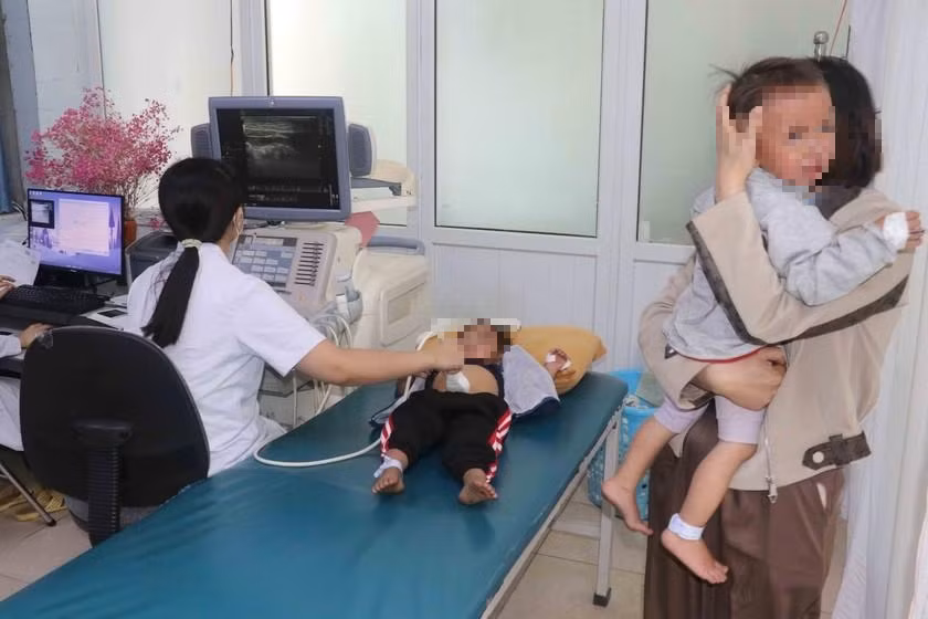 20 trẻ mầm non nhập viện nghi ngộ độc thuốc diệt chuột -0