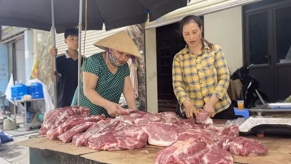 Giá thực phẩm, xăng dầu đẩy CPI tháng 10 tăng 0,33%