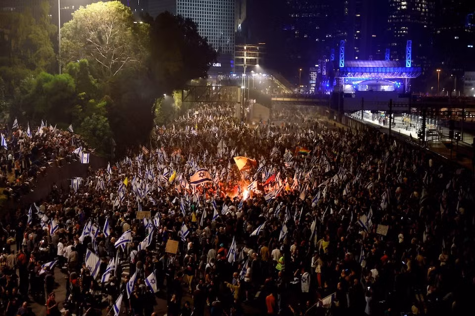 Thủ tướng Israel bất ngờ sa thải Bộ trưởng Quốc phòng, biểu tình lập tức bùng nổ -0