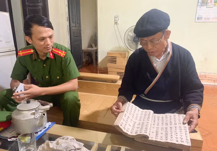 Người viết chữ cổ xóm Phủ -0