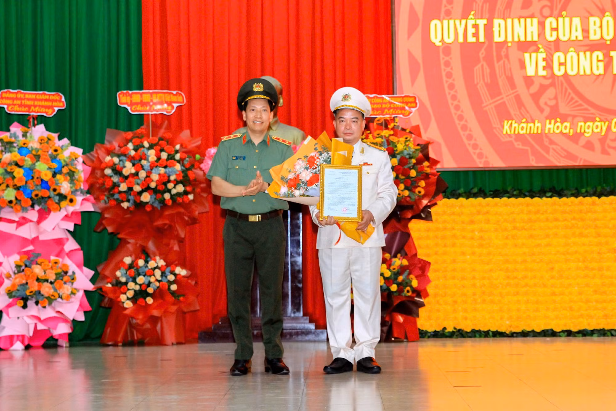 Công bố quyết định của Bộ trưởng Bộ Công an điều động, bổ nhiệm Giám đốc Công an tỉnh Khánh Hòa -0