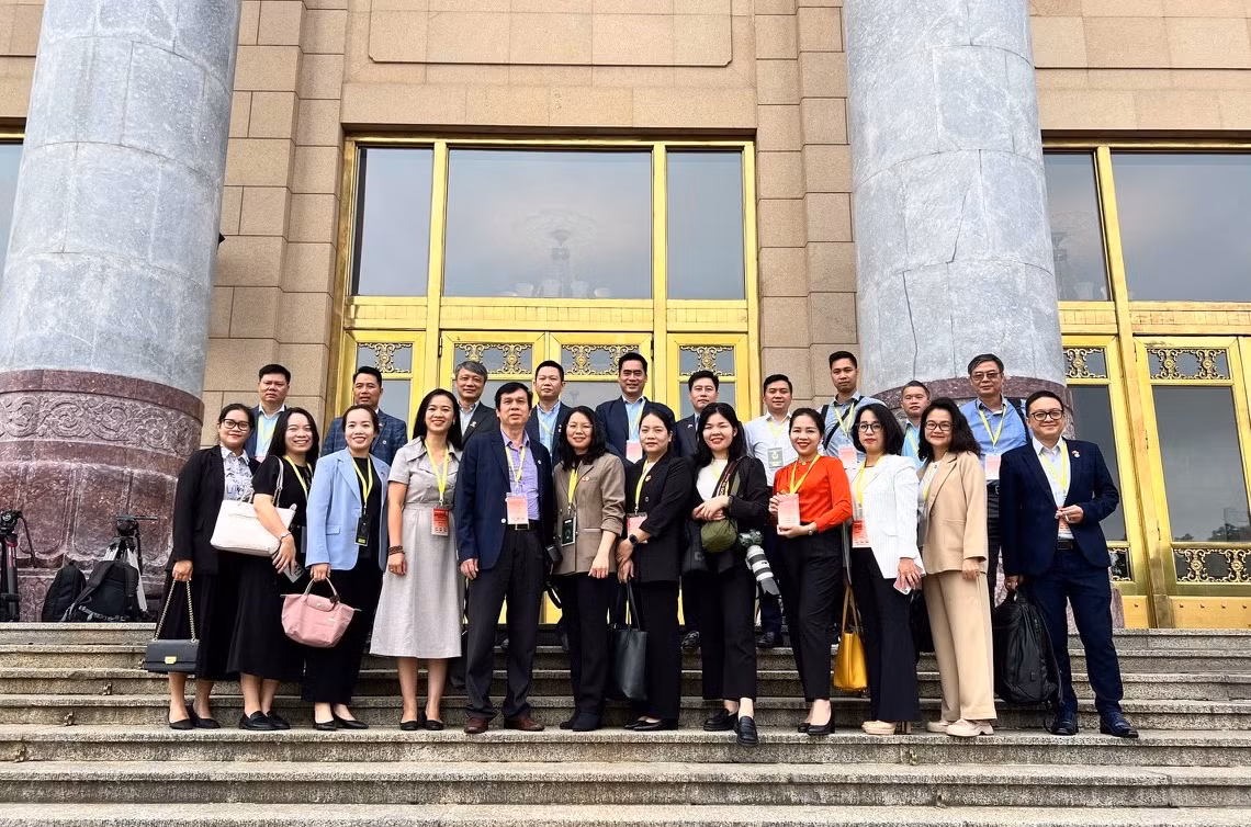 Tác nghiệp ở Đại lễ đường -0