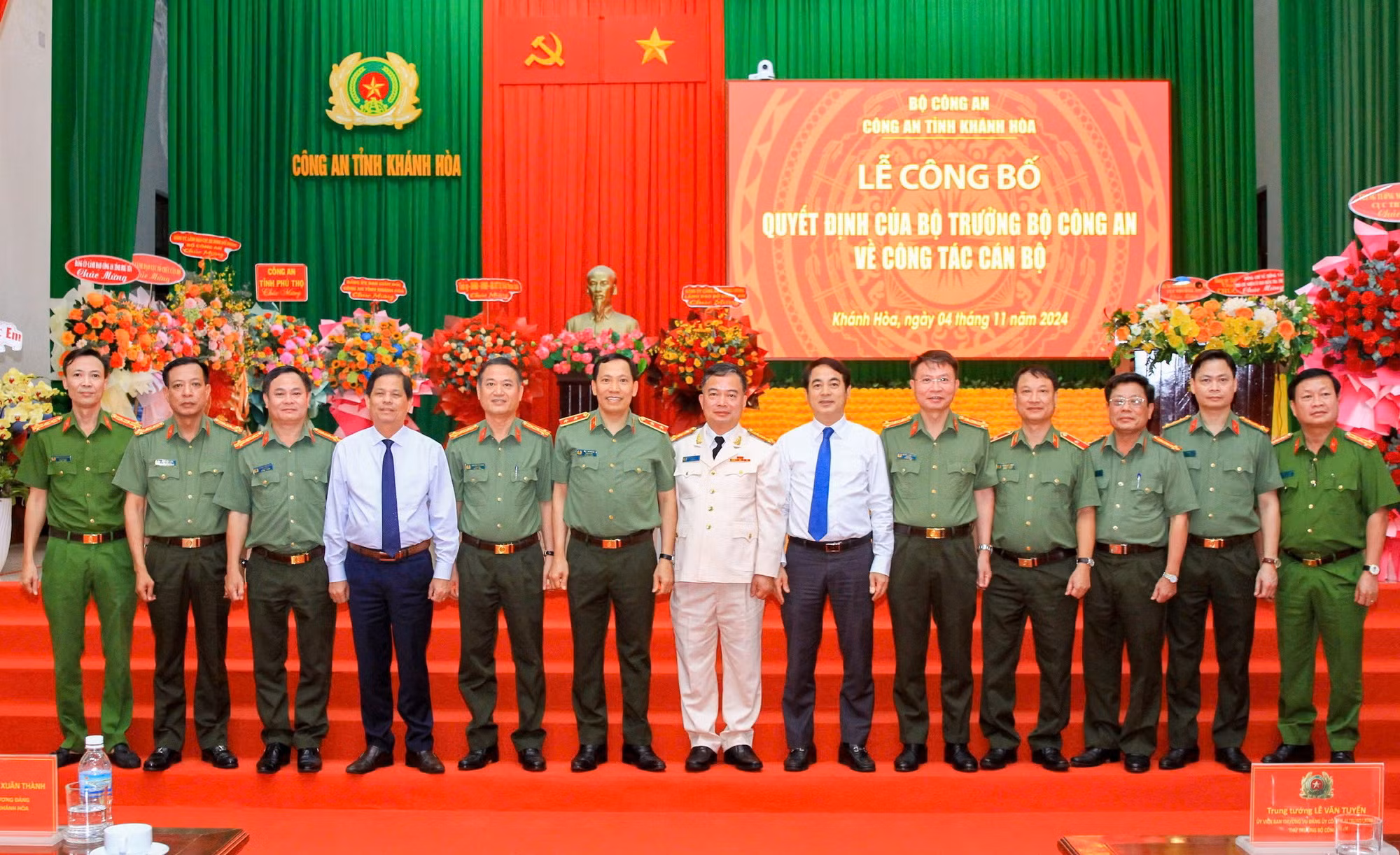 Công bố quyết định của Bộ trưởng Bộ Công an điều động, bổ nhiệm Giám đốc Công an tỉnh Khánh Hòa -0