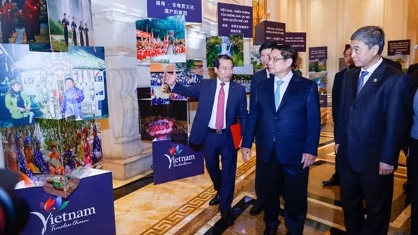 Thủ tướng nêu phương châm 20 chữ để đẩy mạnh hợp tác văn hóa, du lịch Việt Nam-Trung Quốc
