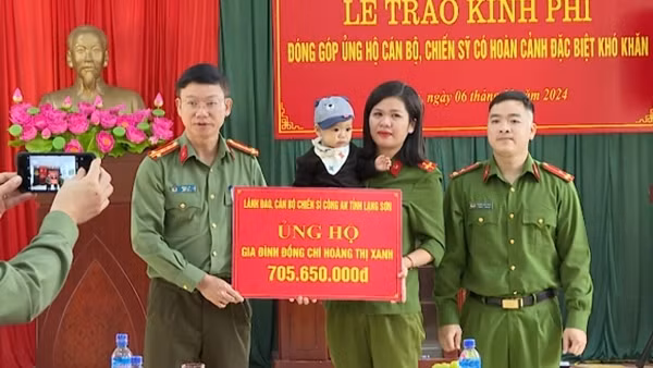 Công an Lạng Sơn trao hơn 705 triệu đồng hỗ trợ gia đình CBCS có hoàn cảnh đặc biệt khó khăn