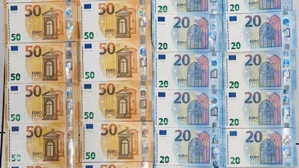 Nhân viên thử việc dọn phòng trộm luôn 2.000 EUR của du khách nước ngoài
