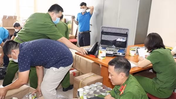 Đấu tranh, ngăn chặn hoạt động lợi dụng dịch vụ chuyển phát, bưu chính vận chuyển ma tuý