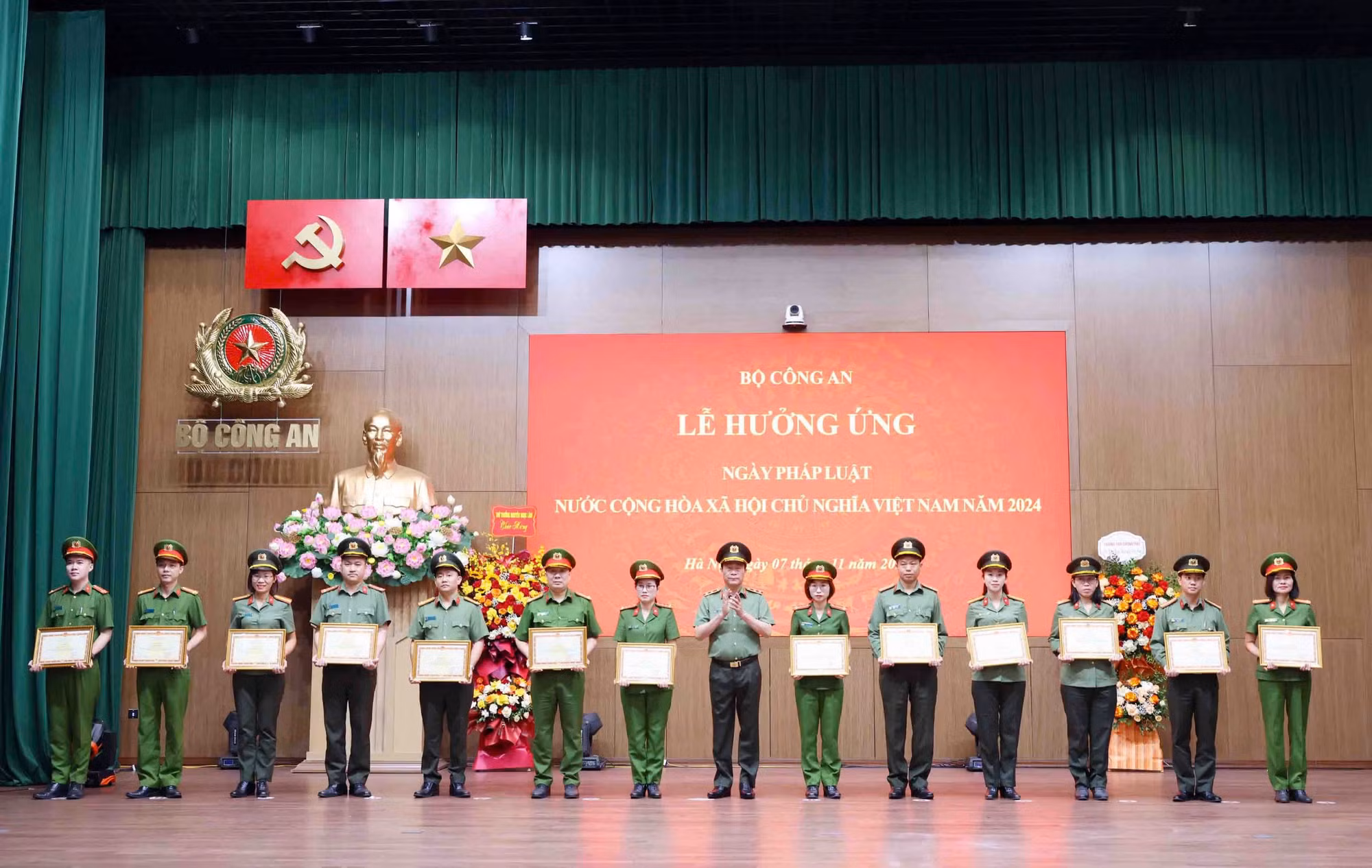 Bộ Công an tổ chức Lễ hưởng ứng Ngày Pháp luật Việt Nam năm 2024 -0