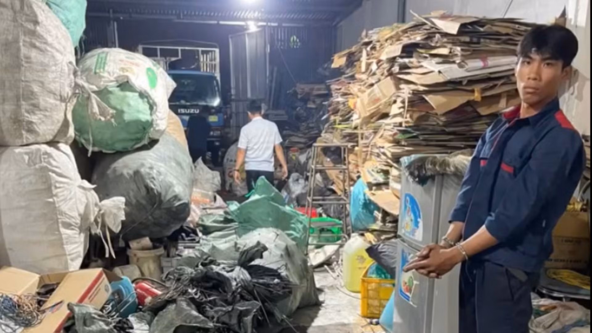 Bắt 3 thanh niên giả danh nhân viên VNPT đi cắt trộm cáp viễn thông -0