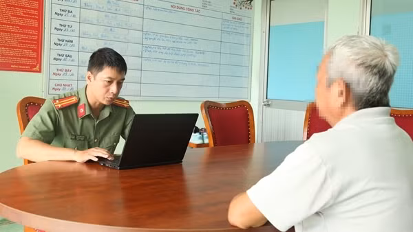 Ông lão suýt mất 500 triệu đồng sau cuộc điện thoại mạo danh Công an