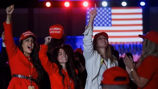 Người Mỹ "đón bình minh" trong chiến thắng ngoạn mục của ông Trump