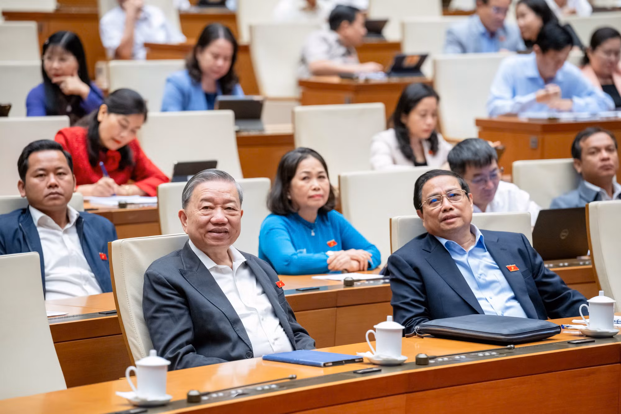 Mưa bão đã qua đi nhưng tình dân tộc, nghĩa đồng bào còn ở lại -0