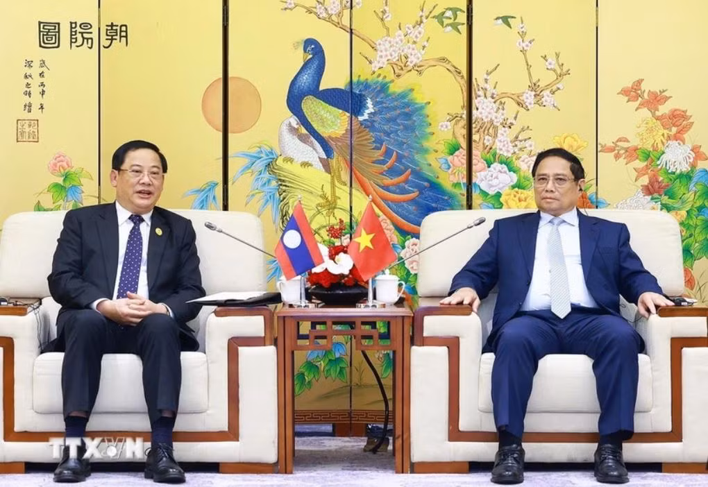 Thủ tướng Phạm Minh Chính gặp Thủ tướng Lào bên lề Hội nghị GMS 8 -0