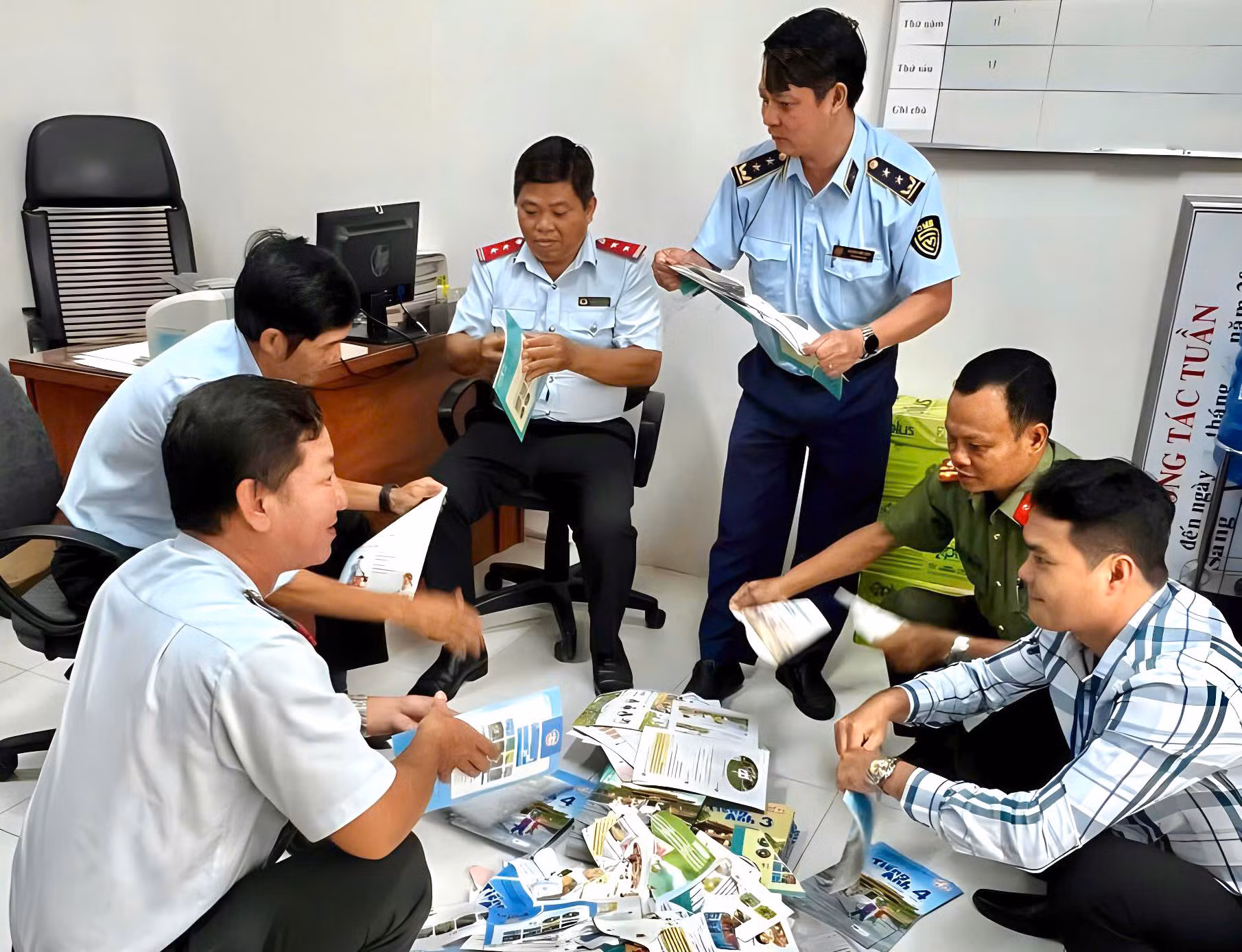 Xử phạt cơ sở buôn bán sách giáo khoa giả -0