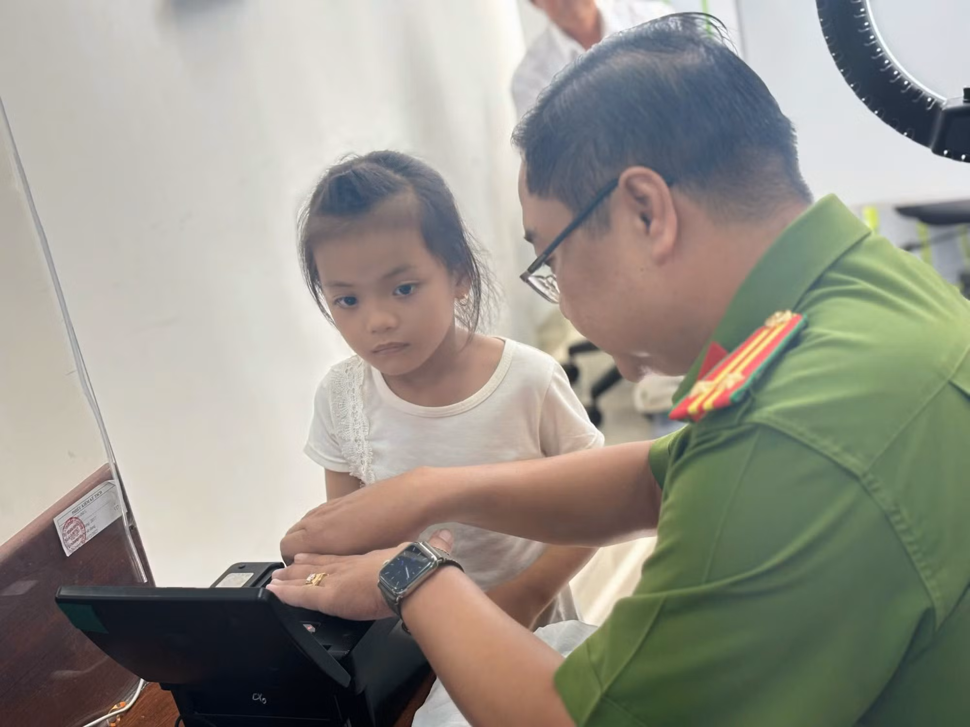 Đẩy mạnh kích hoạt định danh điện tử cho công dân đủ điều kiện trên địa bàn Cà Mau -1