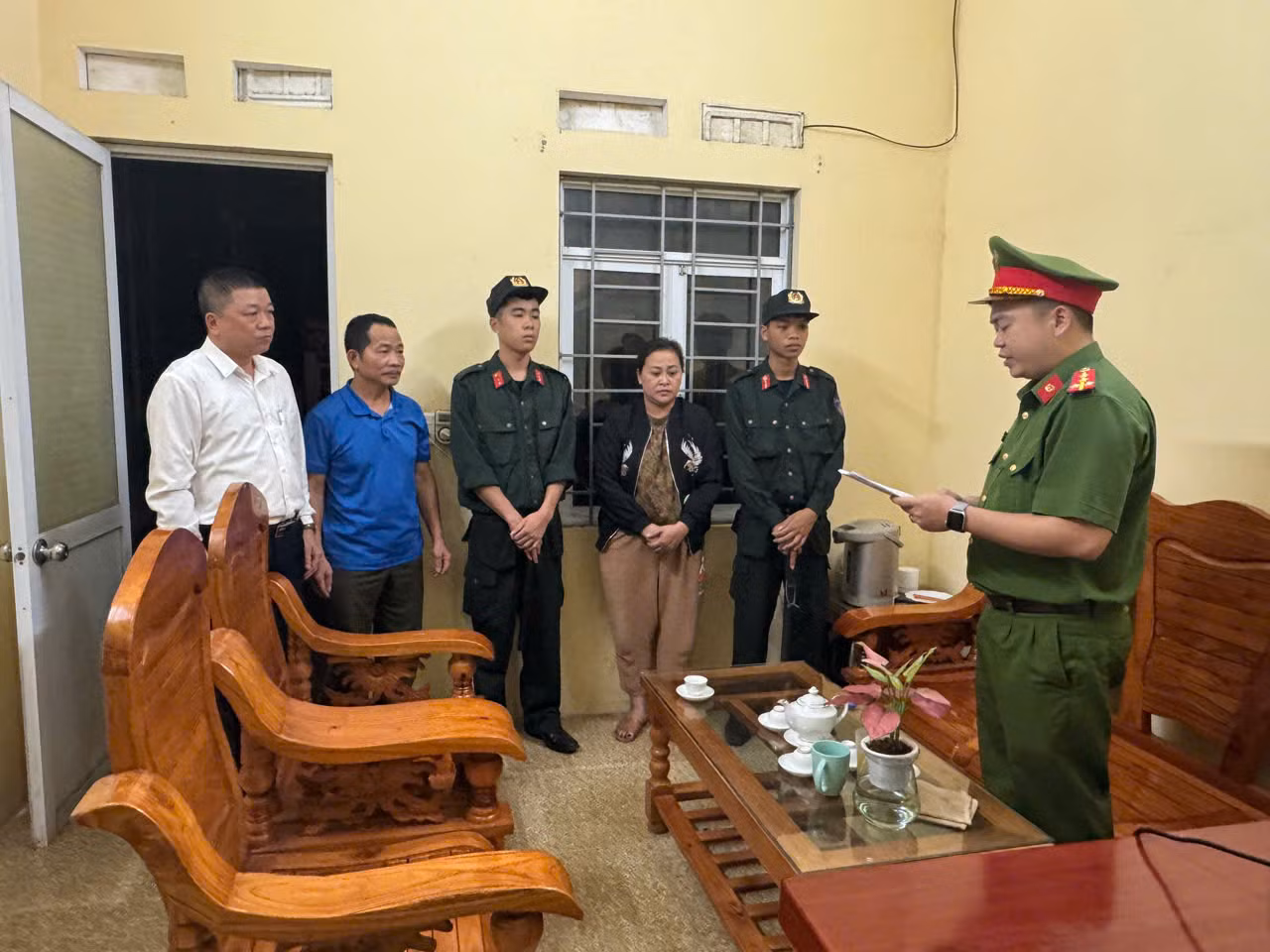 Tạm giữ hình sự đối tượng chứa mại dâm -0