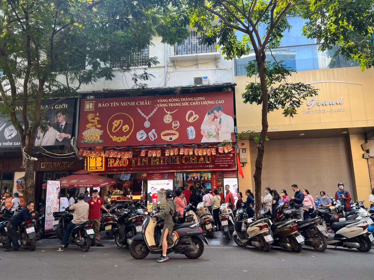Giá vàng đảo chiều tăng, khách hàng đảo chiều mua -0
