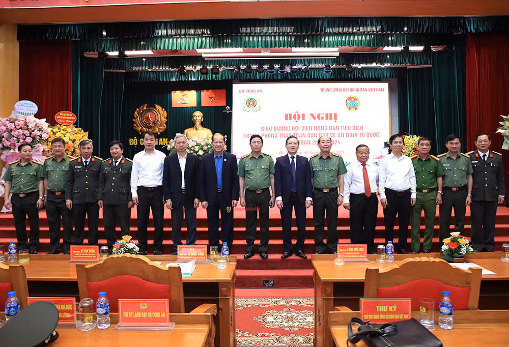 Tôn vinh 60 tập thể, 80 cá nhân tiêu biểu trong phong trào toàn dân bảo vệ ANTQ -0