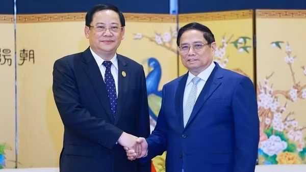 Thủ tướng Phạm Minh Chính gặp Thủ tướng Lào bên lề Hội nghị GMS 8
